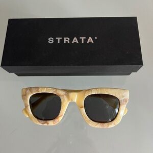 STRATA Roadcase Carrara Square Sunglasses